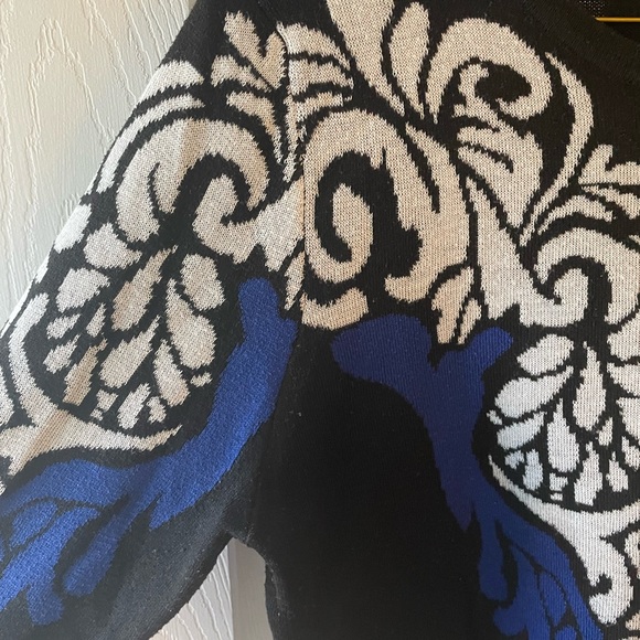 Lulumari Sweater - Picture 5 of 5